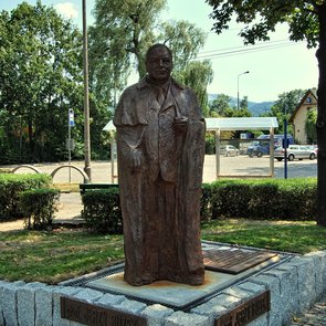 Pomnik prof. inż. Jerzego Buzka w Węgierskiej Górce