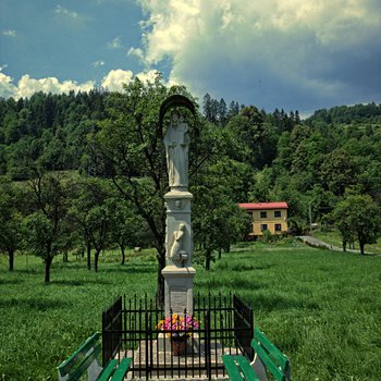 Kapliczka Matki Boskiej z Dzieciątkiem w Ciscu 